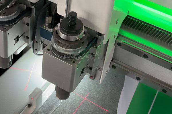 得馬F11高速裁切機細節(jié)