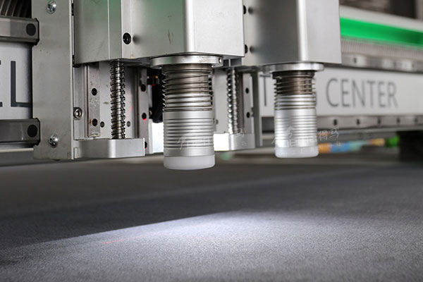 得馬F11高速裁切機