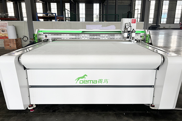 得馬F11高速裁切機